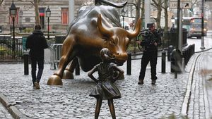 La nuova statua sfida il toro di Wall Street