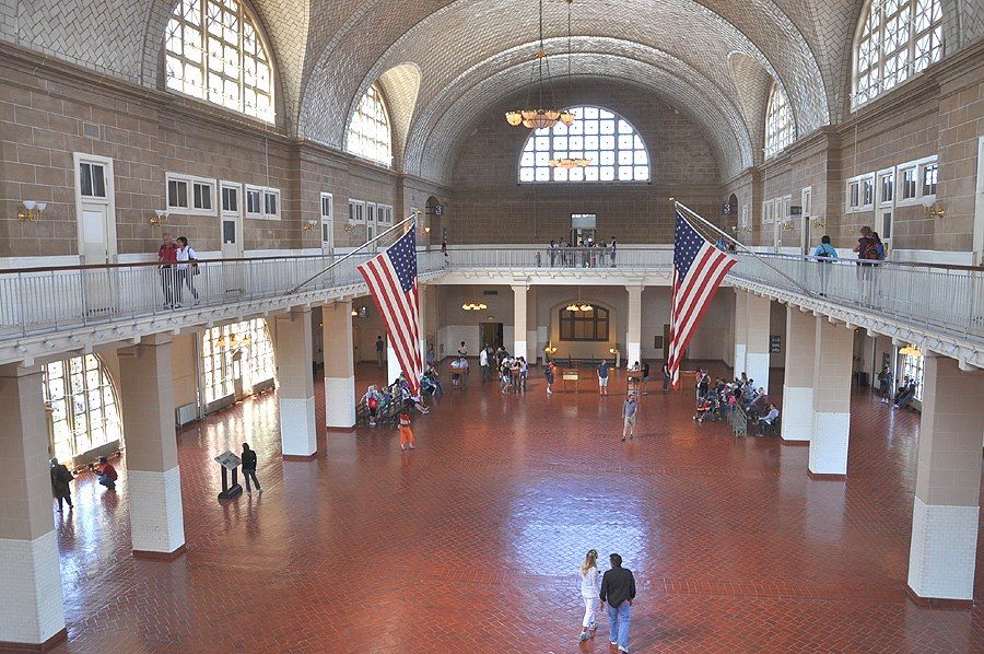 L'interno della sala principale di Ellis Island