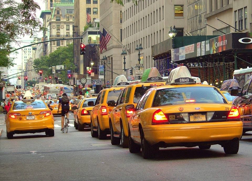 Una fila di taxi