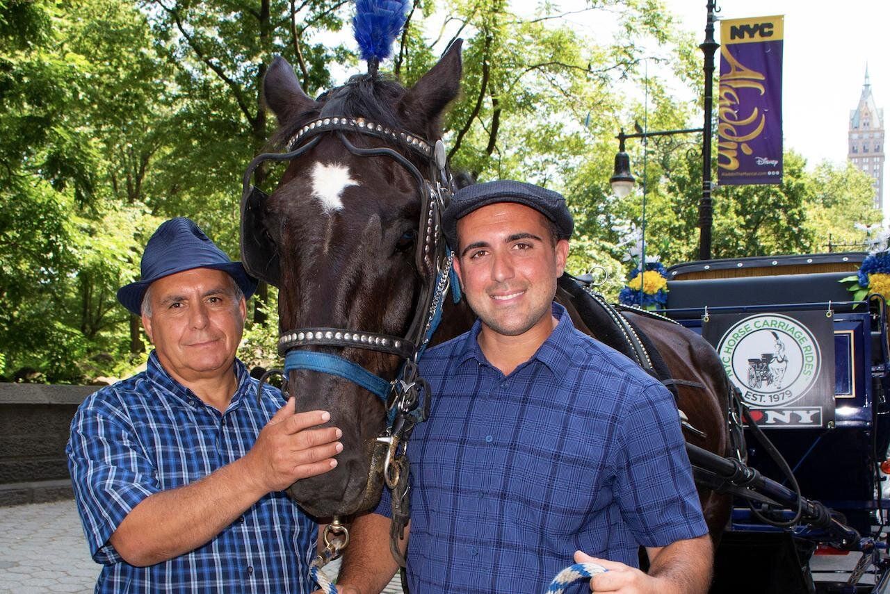 Frank Riccobono e suo figlio, i proprietari della società Horse Carriage Rides a New York