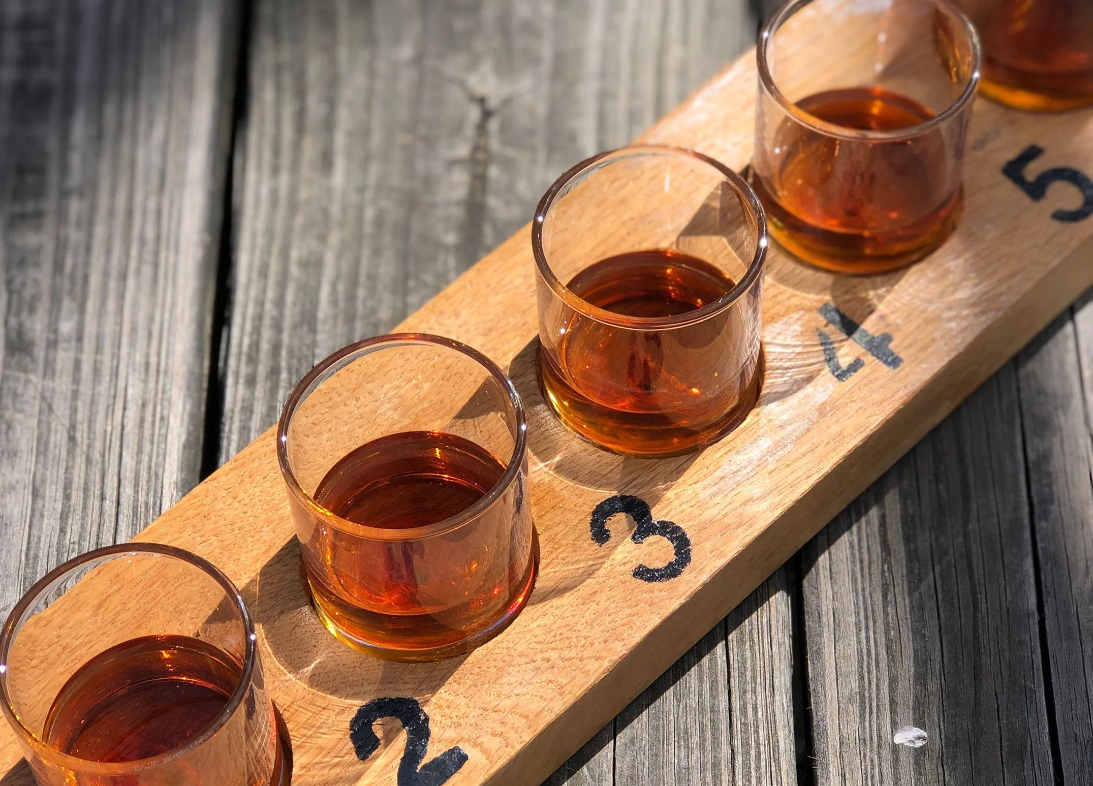 Bicchieri di degustazione di whiskey alla Kings County Distillery di New York