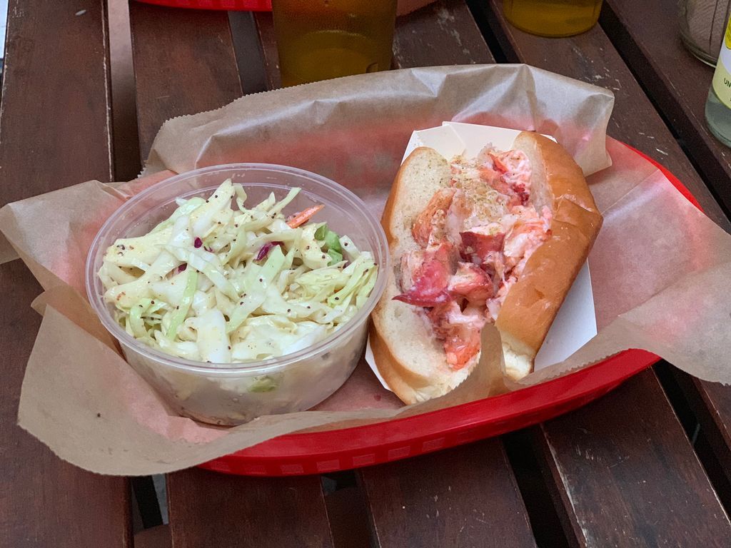 Un panino all'aragosta di Luke's Lobster