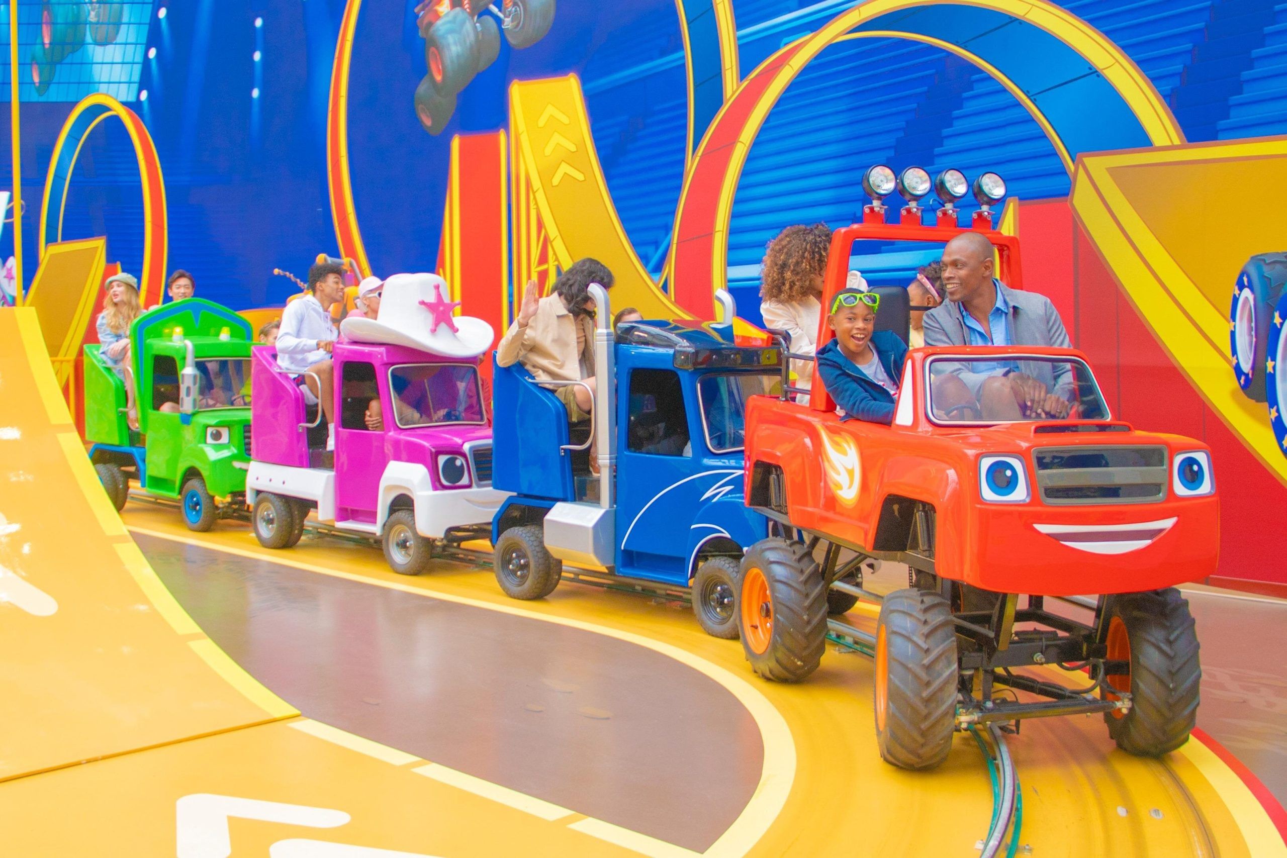 Famiglia nel parco Nickelodeon Universe New York