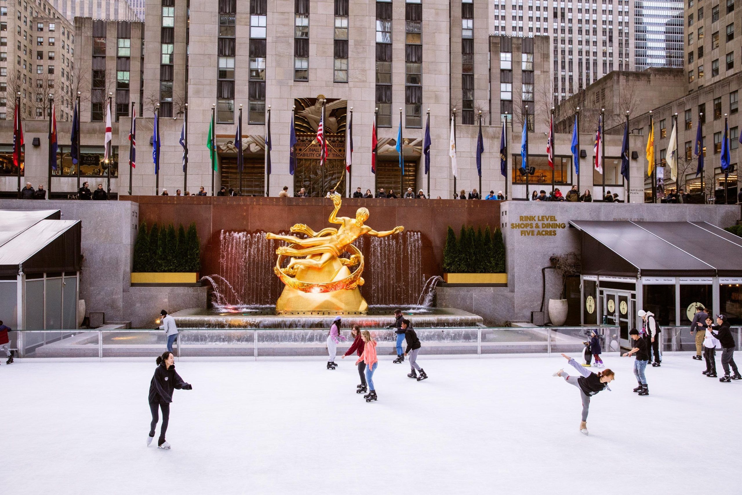 Vue générale de la patinoire du Rockefeller Center à New York
