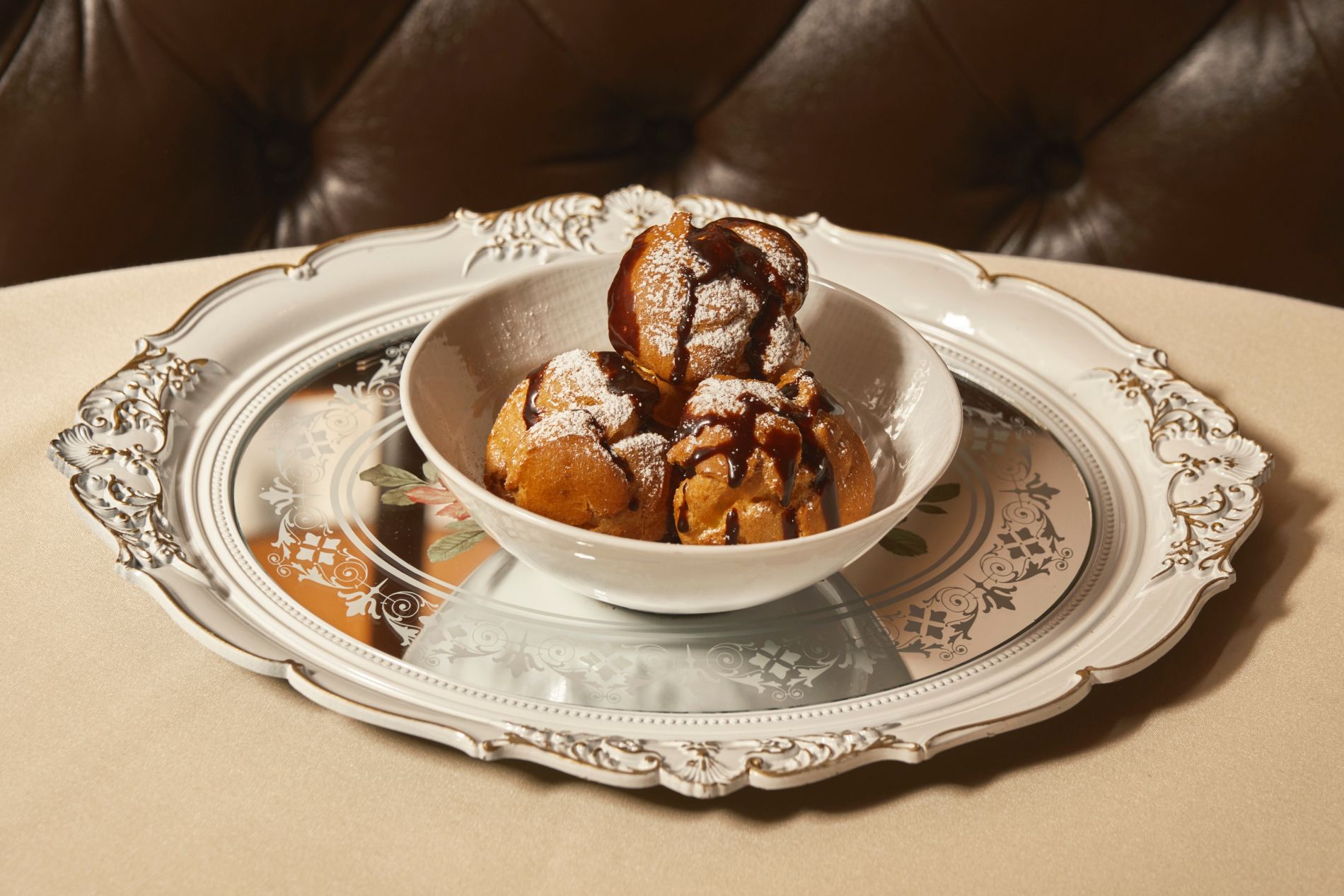 Profiteroles del ristorante Paris Bar a New York