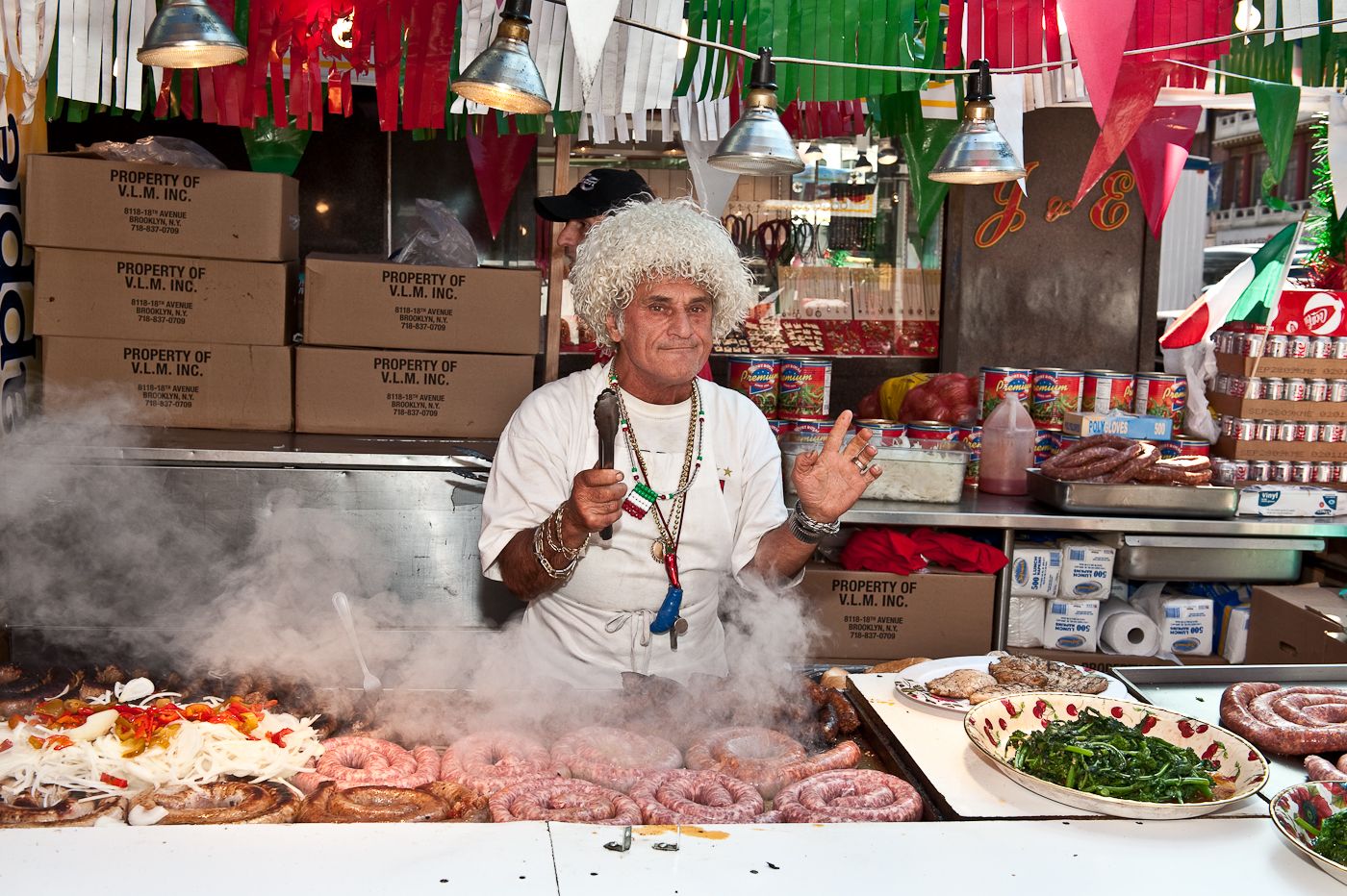 Venditore ambulante a Little Italy a New York durante la festa di San Gennaro