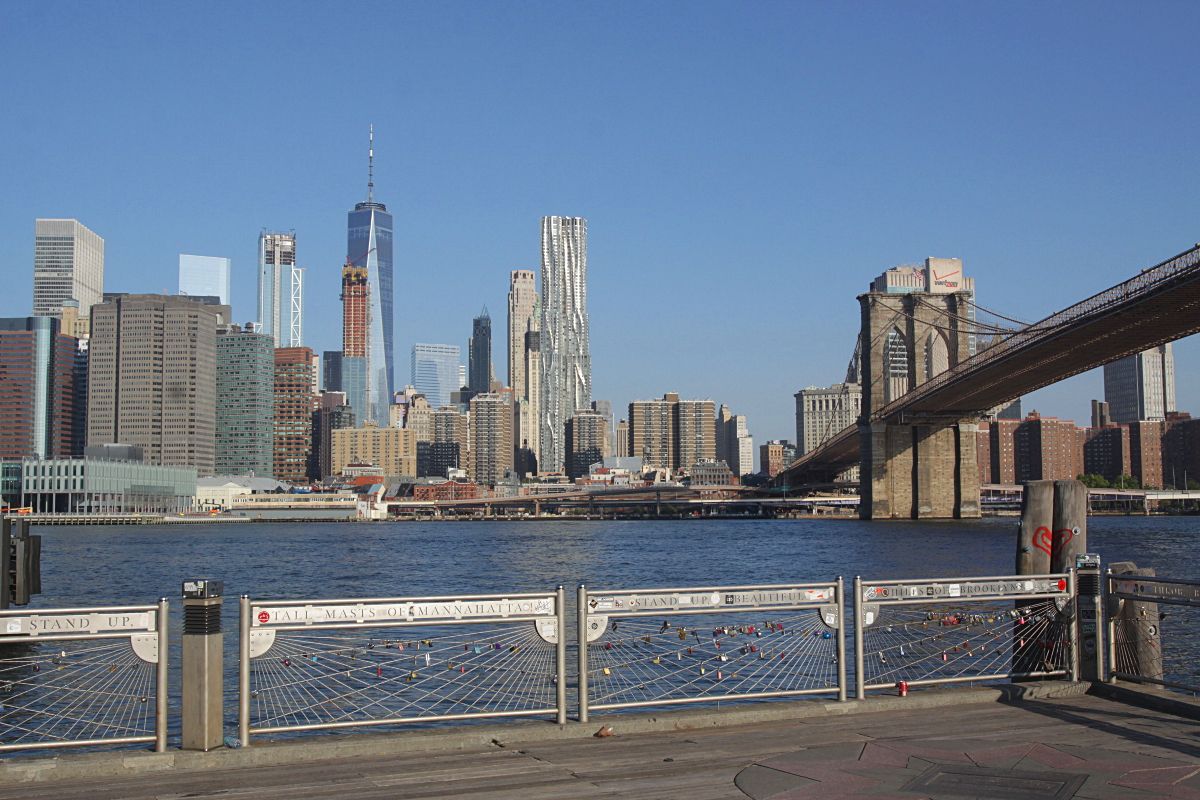 Pier 1: una vista superba sul ponte di Brooklyn e New York
