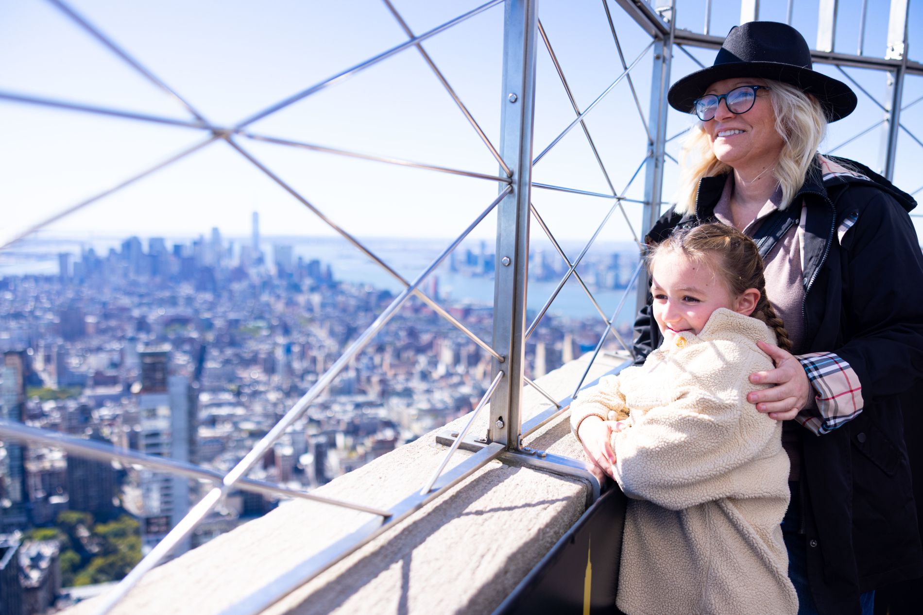 Madre e figlia in cima all'Empire State Building