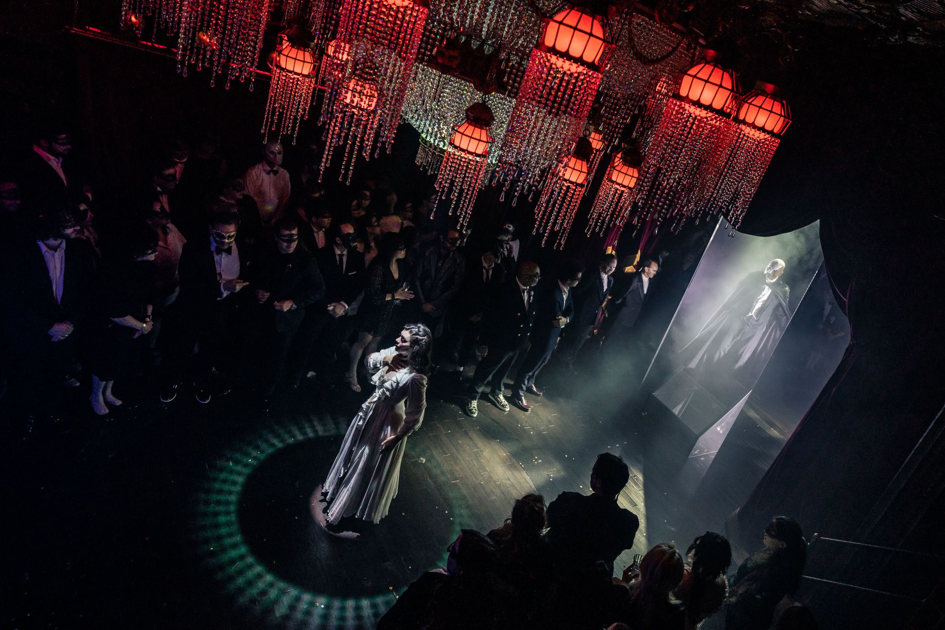 Scène de la comédie musicale Masquerade à New York