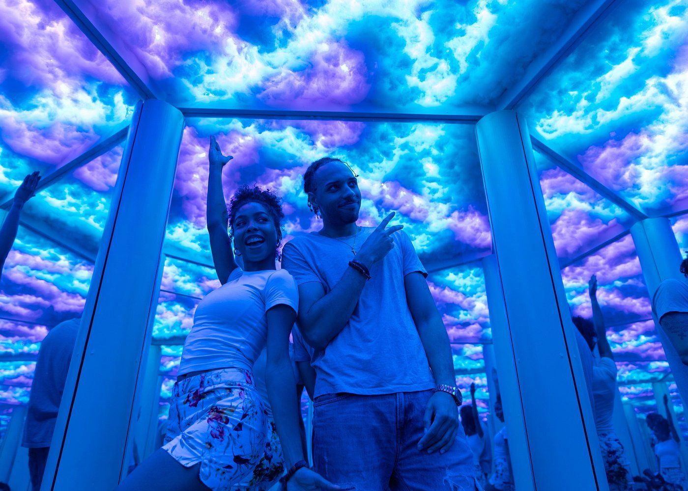 Coppia che visita il Museum of Illusions di New York